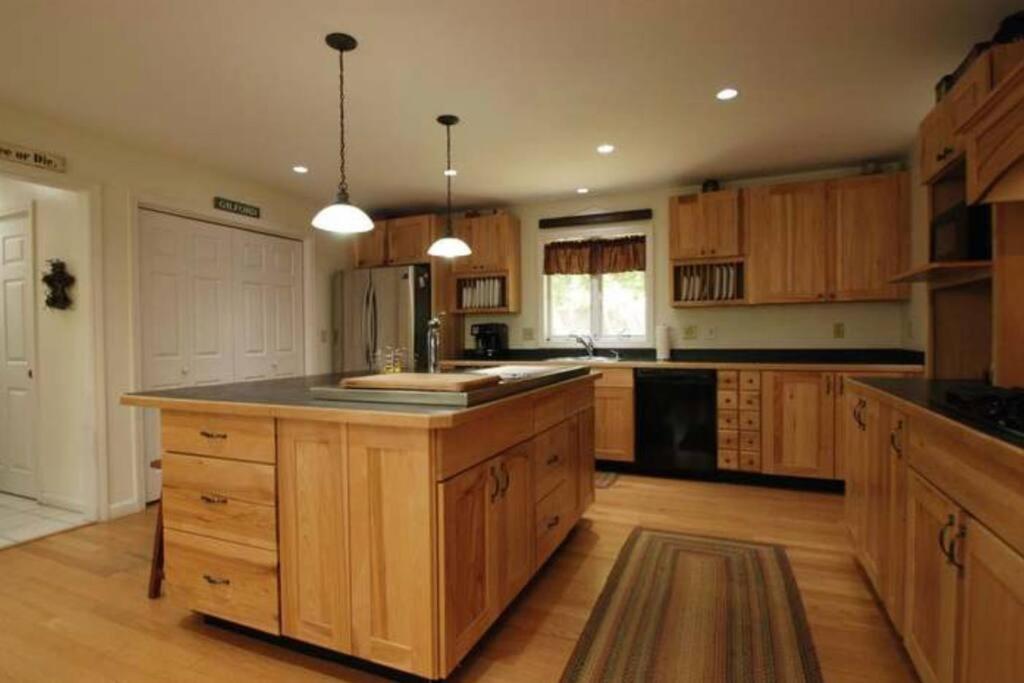 Beautiful Spacious Home W/ Game Room. Gilford Extérieur photo