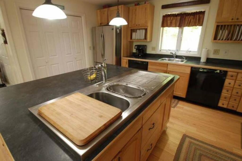 Beautiful Spacious Home W/ Game Room. Gilford Extérieur photo